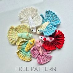 crocheted seahorses are arranged in a circle on a white background with the words free pattern