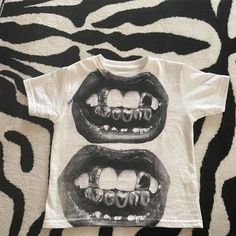 Depop Inspiration, Depop Aesthetic, Gothic Baby, T Shirt Aesthetic, Gothic Shirts, Gothic Emo, Shirt Design Inspiration, I'm With The Band, Lips Print