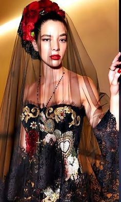 Dolce Gabbana Alta Moda, Winter Typ, Art Clothes, Couture Collection, Beautiful Gowns, Couture Dresses, Couture Fashion, Passion For Fashion