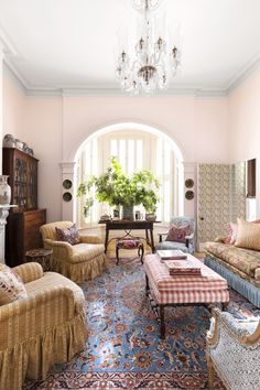 eclectic english country-style living room design