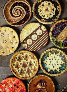 many pies are arranged in rows on the table