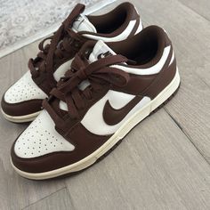 Brand New Nike Chocolate Dunks. Size 6.5 Nike Retro Brown Sneakers, Retro Cream Sneakers With Round Toe, Nike Custom Cream Sneakers With Round Toe, Photographie Indie, Pretty Sneakers, Shoes For School, Back To School Shoes, Nike Brown, Pretty Shoes Sneakers