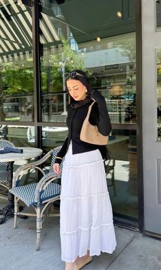 Hijabi Summer Outfits, Hijabi Fashion Summer, Modest Outfits Muslim, Girly Style Outfits, Modest Casual Outfits, Stile Hijab, Muslim Outfits Casual, Modest Summer Outfits