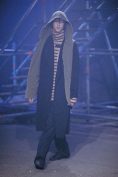 Raf Simons Fall 2001 Menswear Collection | Vogue Raf Simons 90s, Distressed Sweatshirt, Slim Suit, Vogue Russia, Striped Turtleneck, Cable Sweater, Menswear Collection, Dress Codes