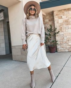 White Skirt Outfits, Beige Outfit, Traje Casual, Summer Work Outfits, Nordstrom Anniversary Sale, Slip Skirt