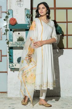 White flared Cotton Kurta set with hand Painted Doria Dupatta Fabric -Cotton Work-Handloom,wash care-Dryclean, Color-White,Sleeve-3/4, Neck type-V-Neck, Occasion-Festive Product Features: Color: White Fabric: Cotton Work: Gota Work Neckline: V Neck Dupatta: With Dupatta Package Content: Kurta, Bottom and Dupatta Occasion: Festival Disclaimer: There will be slight difference in digital to actual image Wedding Salwar Suits, Embroidered Kurtis, Cotton Kurta Set, Wedding Salwar Kameez, Readymade Salwar Kameez, Styling Tricks, Salwar Suits Online, Pakistani Salwar, Gota Work