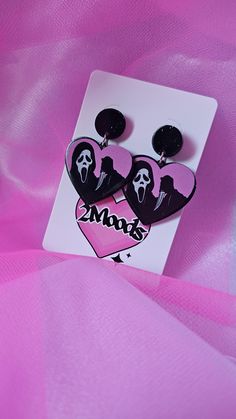 Scream Mask Earrings Spooky Season is here These Scream heart earrings are super Cute! They have glitter throughout the border and a glossy finish! Halloween Party Heart-shaped Earrings, Heart-shaped Halloween Party Earrings, Scream Mask, Halloween Horror Movies, Pink Halloween, Halloween Horror, Scream, Heart Earrings, Horror Movies