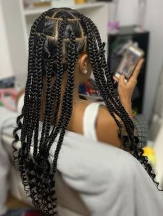 Chunky Short Braids, Big Knotless Box Braids With Curls At The End, Braids For Black Women Short Styles, Large Box Braids Side Part, Braids And Knotless In The Back, Coi Leray Braids Parting, Box Braids Large Parts, Thick Braids With Curls, Braids For Preteens Black