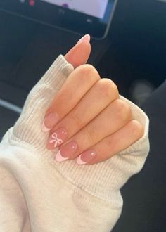 Neutral Nails For School, Nails Idea For School, Nail For School Natural, Nails Design For School, Nail Ideas For School Simple, Nails Acrylic For School, Back To School Nails Almond Shape, School Nails Ideas For Teens, Back Go School Nails