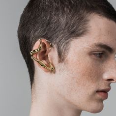 The Cobra is a contemporary ear-cuff with an alien appearance. Constructed from one continuous twisting metal bar, it seamlessly hooks around your ear without the need for a piercing. Materials: Stainless Steel. Backing bars must be gently bent to accommodate different ear shapes. Available for either left or right ears. Ear Cuffs Men, Metal Ear Cuff, Ear Cuff Men, Men Piercing, Ear Piercing Ideas, Snake Ears, Ear Cuff Chain, Pointed Ears, Ear Cuff Jewelry