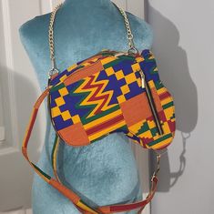 Beautiful Like New, Never Used Purse. Detachable Straps And Gold Chain Strap. Printed Purse, Purse Bag, Chain Strap, Gold Chain, Gold Chains, Shoulder Bags, Bag Lady, Like New, Purse