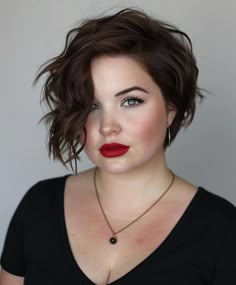 Short Hairstyles For Double Chin Face, Layered Bob For Round Face, Short Hair Styles For Round Faces Chubby, Pixie Haircut For Round Faces Plus Size, Short Hair On Plus Size Women, Short Haircuts For Women Round Face, Wavy Short Hair With Bangs, Short Curly Hair Round Face Plus Size