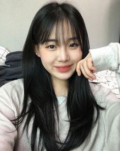 Asian Hair Inspo, Ulzzang Hair, Bangs With Medium Hair, Haircuts For Medium Hair, Hair Up Styles, Haircuts Straight Hair, Long Hair With Bangs, Hair Stylist Life