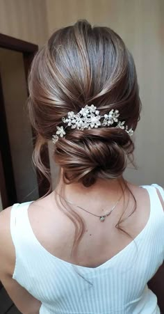 Previous Next 75 romantische Hochzeitsfrisuren – wedding hair Previous Next Messy Hair Updo, Wedding Hairstyles For Medium Hair, Wedding Hair Up, Romantic Wedding Hair, Bridal Hair Updo, Wedding Hair Ideas, Up Dos For Medium Hair, Long Hair Wedding Styles, Wedding Hair Inspiration