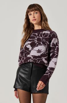 Abstract floral sweater
Oversized fit
Pullover style
Dry clean only
78% Polyester, 13% Acrylic, 6% Wool, 3% Elastane
Style #ACT17330 Black Tie Bridesmaids, Fall Floral Dress, Retro Sweater, Lavender Floral, Sweater Oversized, Sweater Oversize, Floral Sweater, Astr The Label, Textured Sweater