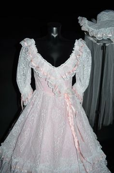 Bridallure Vintage 80s Pink & White Lace Southern Belle Wedding Dress w/ Hat 4 | eBay White Vintage Dress For Costume Events, White Vintage Dress For Costume, Southern Belle Wedding Dress, Southern Belle Aesthetic, Belle Wedding Dress, Southern Belle Wedding, 1980s Wedding Dress, Belle Wedding Dresses, Belle Aesthetic