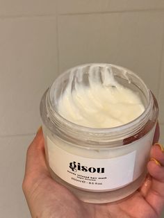 Aesthetic Hair Masks, Gisou Hair Mask Aesthetic, Clean Girl Curly Hair, Hair Mask Aesthetic, Aesthetic Showers, Aesthetic Hair Care, Curly Hair Mask