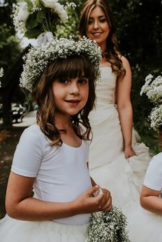 Baby Breath Crown, Flower Crown Ideas, Bridesmaid Flower Hair, Country Flower Girl, Barn Wedding Flowers, Woodland Wedding Hair, Country Flower Girls, Bridal Circlet, Wedding Bridesmaid Flowers