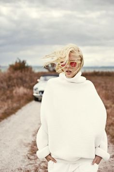 Windy whites Mode Editorials, Winter Whites, Total White, White Minimal, Teen Vogue, Harper's Bazaar, White Outfits