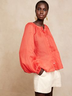 Ramie Balloon-Sleeve Blouse | Banana Republic Ramie Fabric, Stylist Outfit, Comfort Fashion, Travel Comfort, Balloon Sleeve Top, Balloon Sleeve Blouse, Blouse Outfit, Peasant Blouse, Center Stage