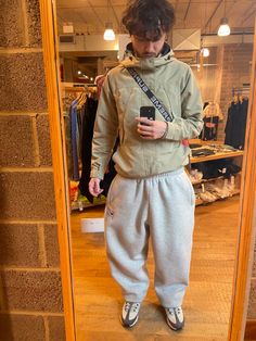 Streetwear Joggers Outfit, 95s Outfit, Men’s Sweatpants Outfit, Baggy Joggers Outfit, Baggy Sweatpants Outfit Men, Uk Streetwear Men, Baggy Joggers Men, Chill Outfits Lazy Days, Jogger Pants Outfit Winter