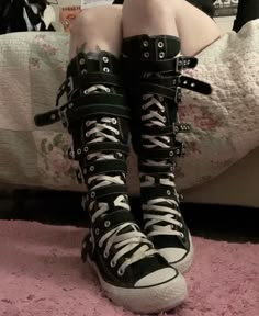 Knee High Converse, Scene Core, Black Converse, Scene Emo, Shoe Inspo, Emo Scene, Ootd Style