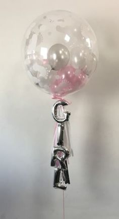 a balloon with the letter g attached to it