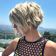 Fashion Friday: Summer Hair Tips | Julianne Hough | Bloglovin' Short Layered Bob Hairstyles, Layered Bob Hairstyles, Short Bob Haircuts, Short Blonde, Short Blonde Hair, Hair Envy, Short Bob Hairstyles