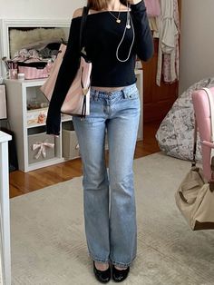 📷 : @ffreaxo (pinterest) Basic Work Outfits Casual, Wide Legged Jeans Outfit Winter, Outfits For Wide Ribcage, Shein Classy Outfits, Femine Outfit Casual, Classy Simple Outfits, Daily Casual Outfits For Women, Cute Outfits Girly, Girly Fashion Aesthetic