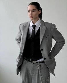 Unisex Formal Suits, Masculine Tailoring Women, Old Money Outfits Plus Size Woman, Suits Outfits For Women, Woman Tie Outfit, Woman Wearing Suit, Casual Suit Outfit, Tie Outfits For Women, Feminine Tomboy Style