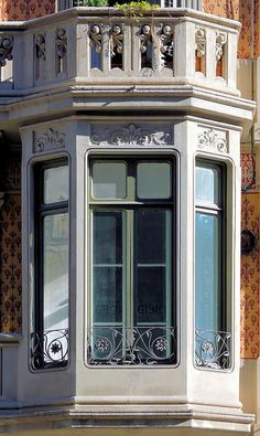 an ornate balcony and balconies on the corner of a building in san francisco, california