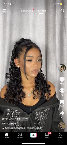 Natural Curly Hairstyles Baddie, 90s Simple Hairstyles, Curly Hairstyles To Go Out, West Coast Hairstyles, Homecoming Hairstyles Mixed Girl, Middle Part Hairstyles For Curly Hair, Curly Hairstyles For Black Women Long, Zigzag Curly Hairstyles, Natural Curly Hoco Hairstyles