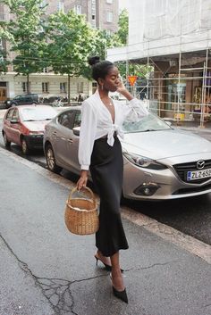 Black Midi Skirt Outfit, Outfit Elegantes, Midi Skirt Outfit, Nyc Street Style