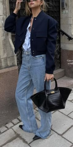 Preppy Sweater Outfits, Overalls Outfit Ideas, Australian Winter Fashion, Outfits Los Angeles, Grey Sweater Outfit, Aesthetic Overalls, Aesthetic Overalls Outfit, Cute Pose Ideas, Pumpkin Stand