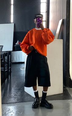 Fashion Reference Outfits, Masc Winter Fashion, Summer Fits Men 2024, Oversized Shorts Outfit, Queer Summer Fashion, Orange And Black Outfit, Orange Sweater Outfit, Androgyny Fashion, Classy Streetwear