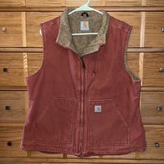 Collar Up Or Collar Down, This Vtg Rusty Rose Carhartt Women’s Mock Neck Sherpa Lined Vest Is Awesomely Faded And Broken In! This Looker Is Perfect For Workwear, Streetwear, Leisure Or Any And All Of Your Adventures! Two Interior And 3 Exterior Pockets To Keep Your Necessary Items Very Close! This Vest Was Meant For Hard Word And Dedicated Play! Lined In Warm, Snugly Sherpa, This Vest Is Great For Layering. Euc Steam Sanitized For Your Peace Of Mind. Carhartt Vest, Carhartt Jackets, Carhartt Womens, Carhartt Women, Sherpa Lined, Western Outfits, Mock Neck, Work Wear, Winter Fashion