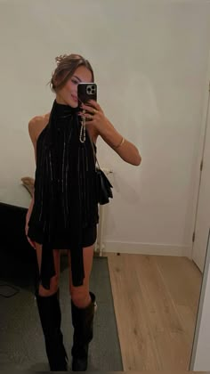 @katerinaberezhna Madrid Clubbing Outfit, Runway Skirts, Katerina Berezhna, Dark Feminine Outfits, Isabel Marant Style, Vestidos Sport, City Girl Aesthetic, Gf Aesthetic, Night Fits