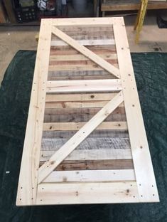 a table made out of pallet wood and some sort of slatted board