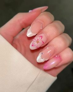 Almond Floral Pink White Gold Silver Jewlery Acrylic Gel Nail Nails Inspo Pink, Acrylic Nails Pink, Nails Painted, Silver Jewlery, Pink Ombre Nails, Nail Trend, Casual Nails, Nail Style