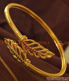 Antique Gold Bracelet, Gold Bangles Indian, Gold Bracelet Simple, Antique Gold Earrings, Gold Bangles For Women, Gold Jewelry Outfits, New Gold Jewellery Designs, Gold Bangle Set, Fancy Jewelry Necklace