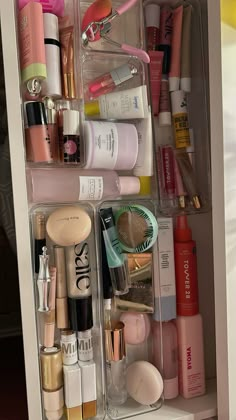 If you repost please give credits to me Vanity Storage Organization, Organized Makeup Drawer, Makeup On Desk, Aesthetic Makeup And Skincare, Organizing My Vanity, Makeup Wishlist Ideas, Aesthetic Skincare Organizer, Vanity Ideas Organization, Makeup Set Up