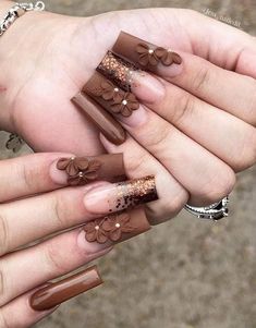 Minimalist Gel Nails Brown 3d Flower Nails, Fall Nails Designs 2023, Elegant Nails Brown, Aesthetic Gold Wallpaper, Aesthetic Brown Nails, Acrylic Nails Brown, Fall Sets Nails, Nail Art Step By Step, Art Step By Step