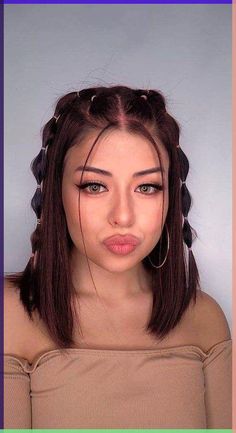 Bubble braids are one of the best hairstyles ever, and here’s why. Braided Headband Hairstyles, Bubble Braid Hairstyles, Braided Headband Hairstyle, Unicorn Hair Color, Hair Braiding Tool, Bubble Braid, Summer Braids, Y2k Hair