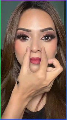 It is the very easy way to contoure your nose. in this way your nose looks slim and heighted Nose Contouring Makeup, Slim Your Face, Contouring Makeup, Nose Contouring, Contour Makeup, At The Gym, Fashion Face, The Gym, High Fashion