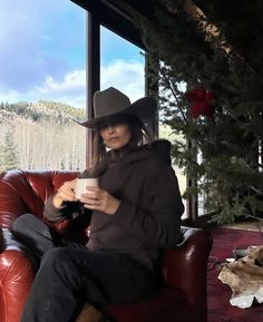 Mode Country, Classy Cowgirl, Cowboy Aesthetic, Mode Instagram, Hat Outfit, Looks Country, Cowgirl Aesthetic, Western Chic, Mode Chic