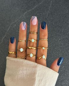 Get inspired for your next winter manicure with these 46 beautiful blue nail designs. From icy blues to deep navy shades, these winter nails will give you plenty of ideas for your next trip to the nail salon. Navy Nails, Navy Blue Nails, September Nails, Cute Simple Nails, Smink Inspiration, Short Square Nails