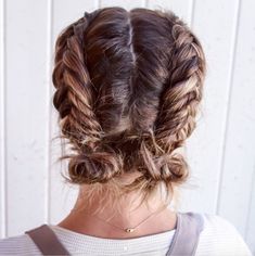 Netter Sommer und Back-to-School-Frisur, viel? Diese Kauderwelsch fishtail Zöpfe-in-Brötchen sind so Spaß! Bild via @ megs.beauty.project. Hairstyle Youtube, Messy Braids, Back To School Hairstyles, Cute Hairstyles For Short Hair, Hair Braids, Short Hairstyle, Blonde Bobs