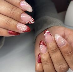 Christmas Nails Short Red, Short Holiday Nails Christmas, Short Holiday Nails, Nail Polish Art Designs, Uñas Aesthetic, Holiday Nails Christmas, Christmas Gel Nails