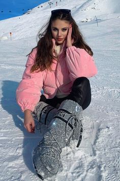 Carina Zavline, Mode Au Ski, Snow Photoshoot, Lux Fashion, Winter Travel Outfit, Lovely Friends