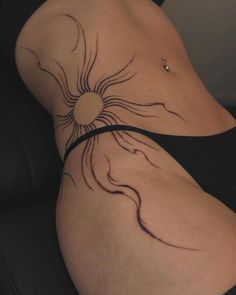 Tattoo Sonne, Small Back Tattoos, Hip Tattoos Women, Spine Tattoos For Women, My Last Day, Leg Sleeve Tattoo, Subtle Tattoos, Spine Tattoos, Black Ink Tattoos